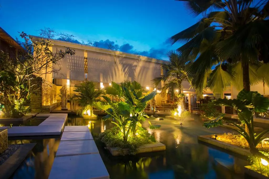 Dhevatara Beach Hotel